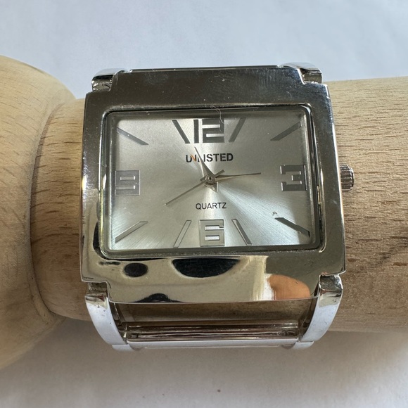 Women Unlisted watch - Picture 6 of 8